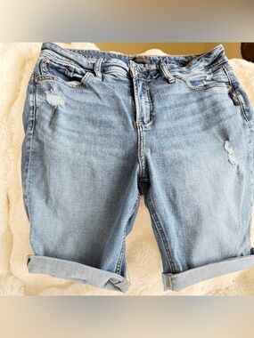 Silver Jeans light blue denim Avery Bermuda - W31